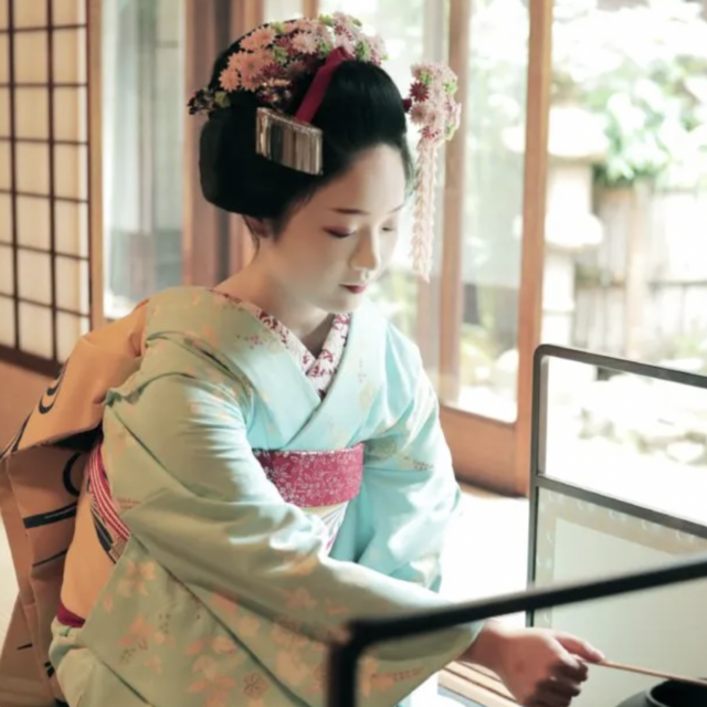 Geisha Tea Ceremony & Show in Kyoto