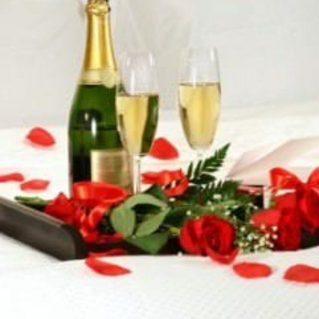 Champagne and roses 🌹