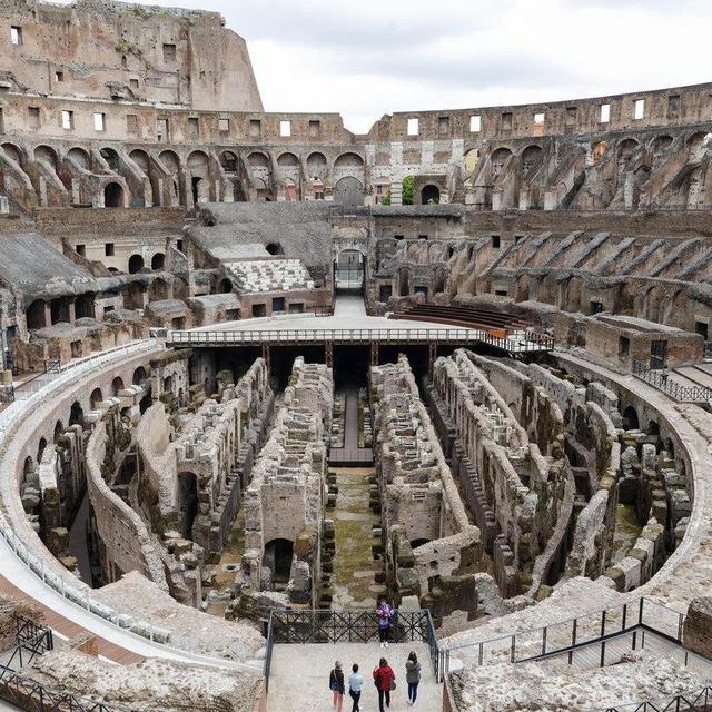Guided Tour of Colosseum, Roman Forum, Palantine Hall
