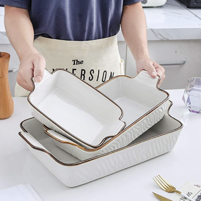 KOOV bakeware set in white