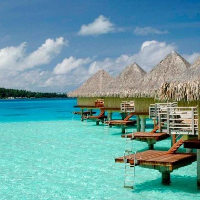 Hotel Accomodations - A Hut on the Water