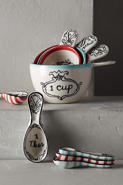 Crowned Leaf Measuring Cups