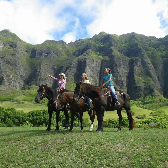 Jurassic Valley Horseback Riding - Hawaii