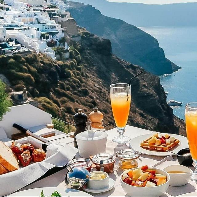 Honeymoon - Private Breakfast in Villa Overlooking the Santorini Caldera