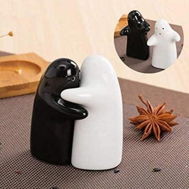 Salt and Pepper Shakers Cute Decorative Novelty. Hugging Shakers Couple Set. Black & White, Modern and Vintage Hug Design - Easy to Refill & Dispense (Seasoning & Spice) - Perfect for Gift, Halloween