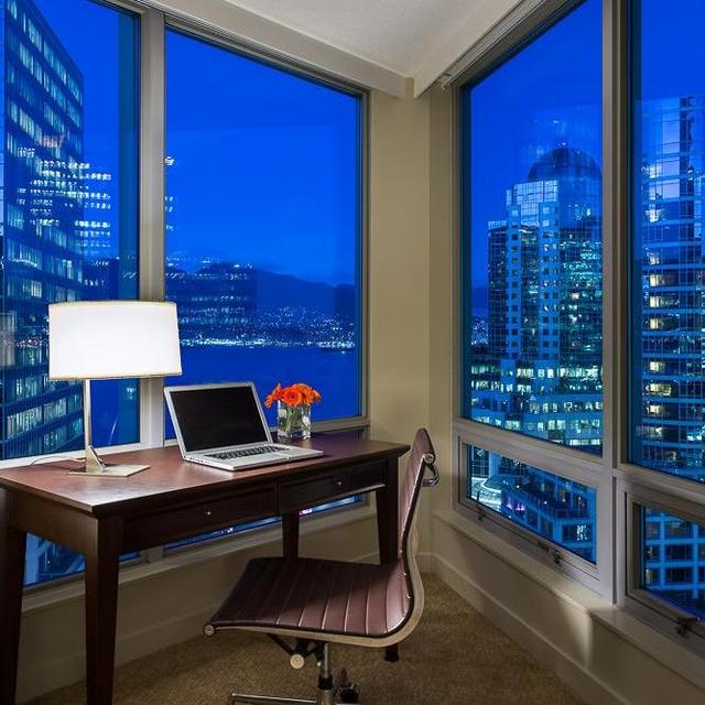 Auberge Vancouver hotel