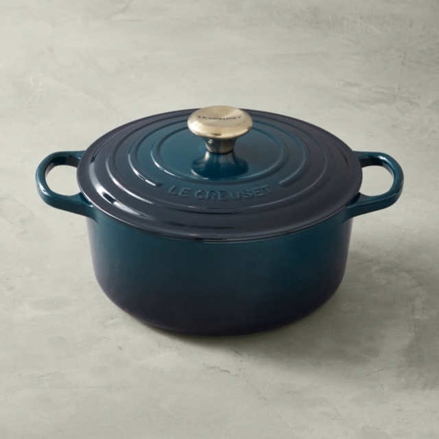 Le Creuset Signature Enameled Cast Iron Round Dutch Oven 7.25 Qt in Agave