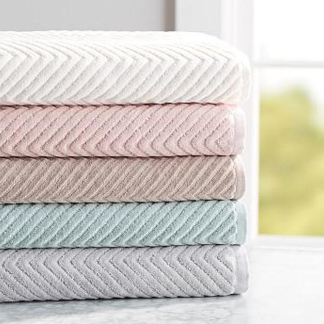 Chevron Sculpted Bath Towels White