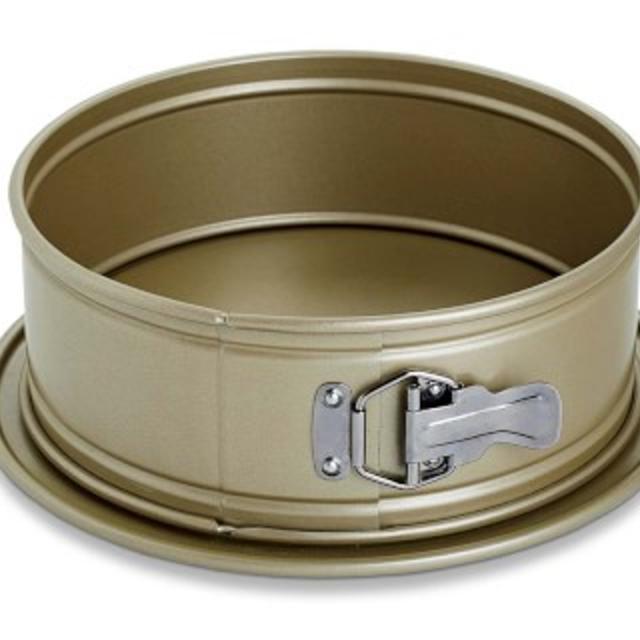 Williams Sonoma Goldtouch® Springform Pan, 9"