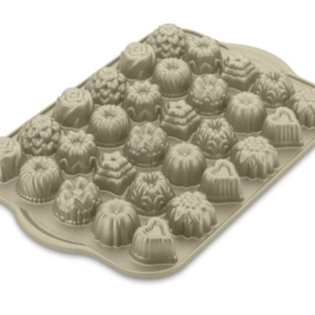 Nordic Ware Teacake Plaque