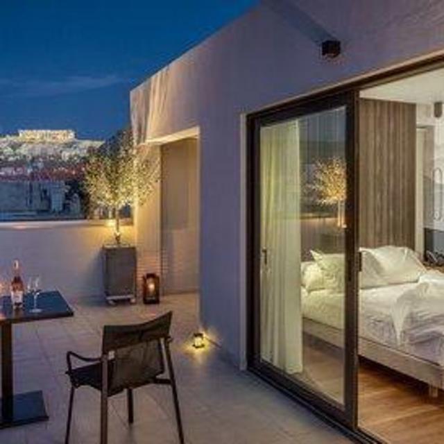 Hotel in Athens (1 night)