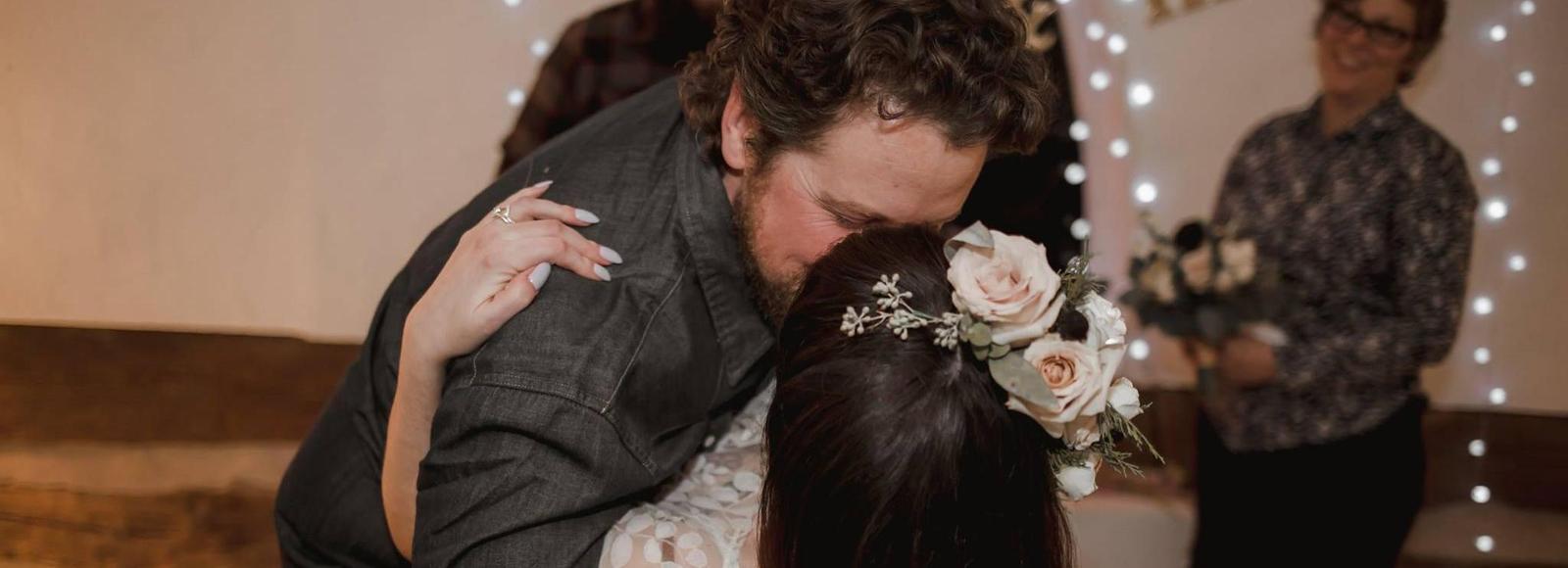 Lauren Kaplan and Billy Dennison's Wedding Registry on Zola, image size:1600x580