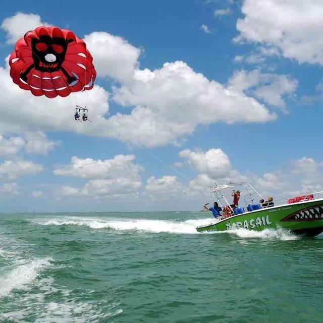 Parasailing in Fort Myers Beach