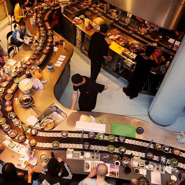 Conveyer belt sushi date