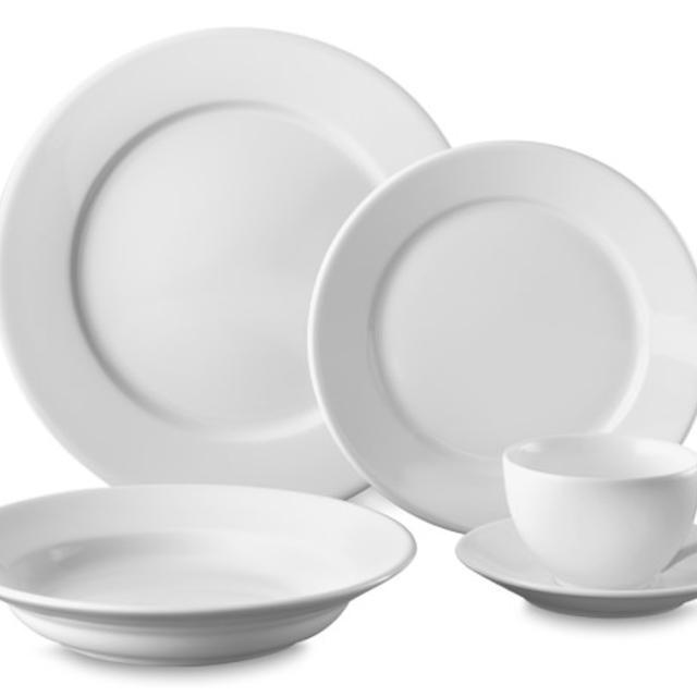 Apilco Très Grande Porcelain Dinnerware Place Settings