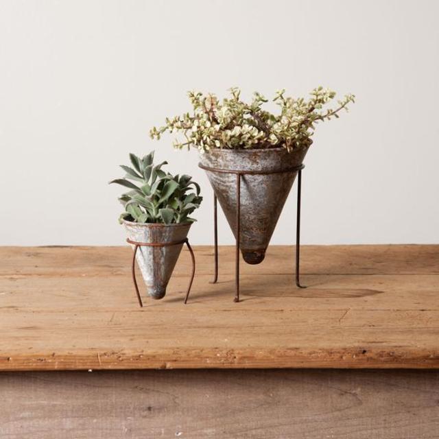 Cone Flower Pot with Stand - large
