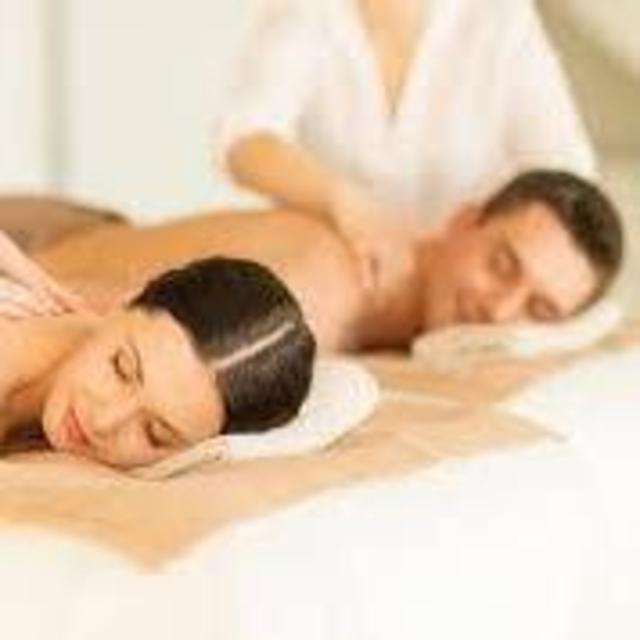 Honeymoon Couples Massage in Cabin