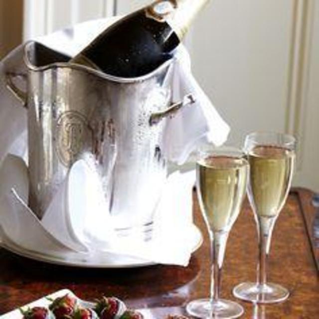 Honeymoon Champagne in Cabin