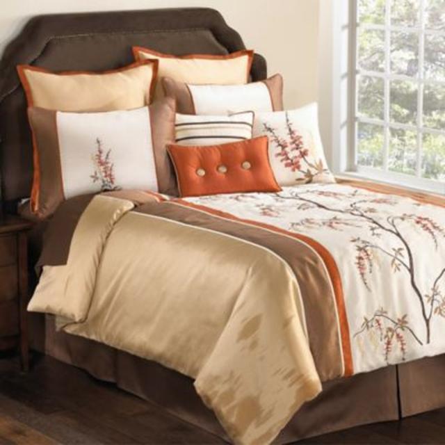 Brogan Comforter Set (Queen Sized)