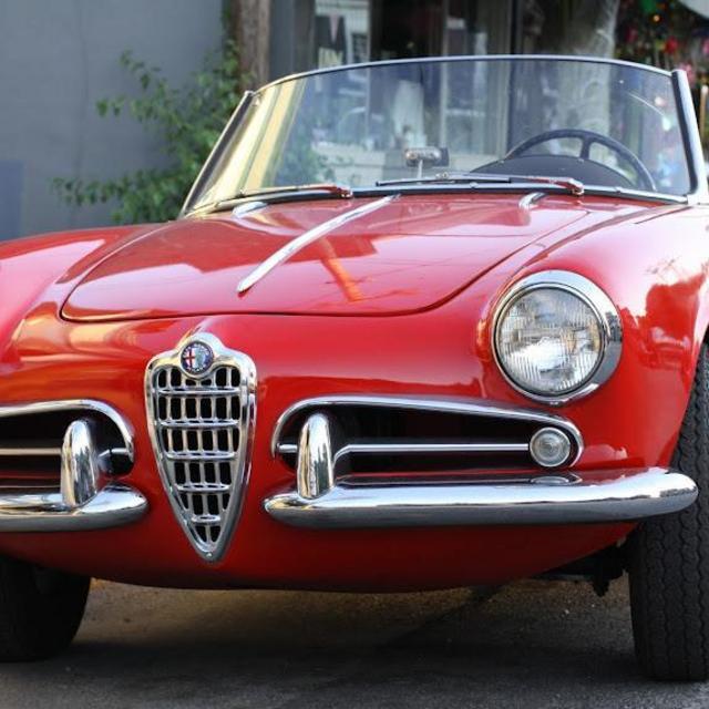 Vintage Alfa Romeo for Drive Through Wine Country (Tuscany)