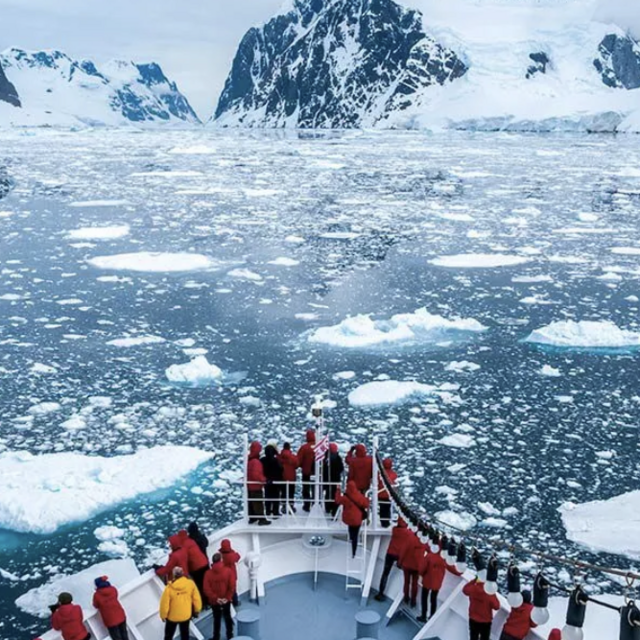 Explore the South Shetland Islands
