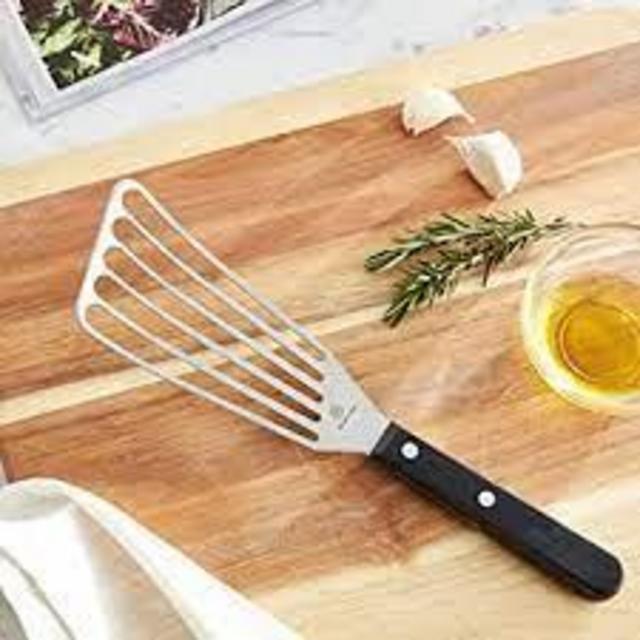 WÜSTHOF Gourmet 6.5" Offset Slotted Spatula