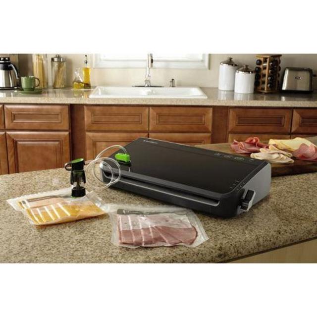 FoodSaver® FM2100 Vacuum Sealer