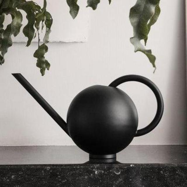 Orb watering can, black