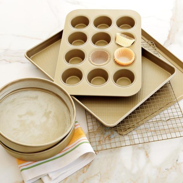 Williams-Sonoma Goldtouch® Nonstick 6-Piece Essentials Bakeware Set