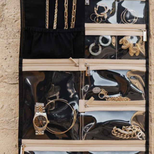 Beis "The Hanging Jewelry Case"