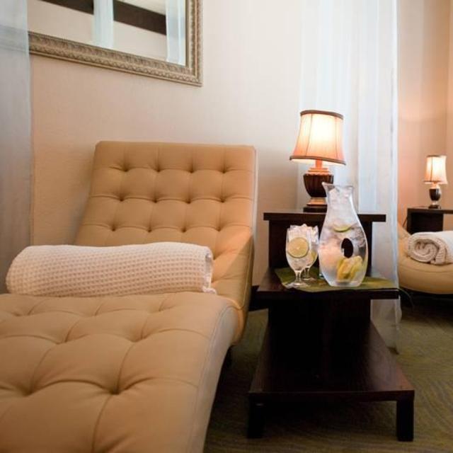 Couples Massage at Chase on the Lake