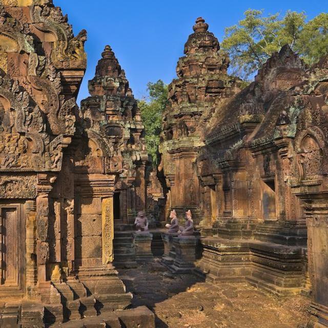 Visit the Banteay Srei Temple