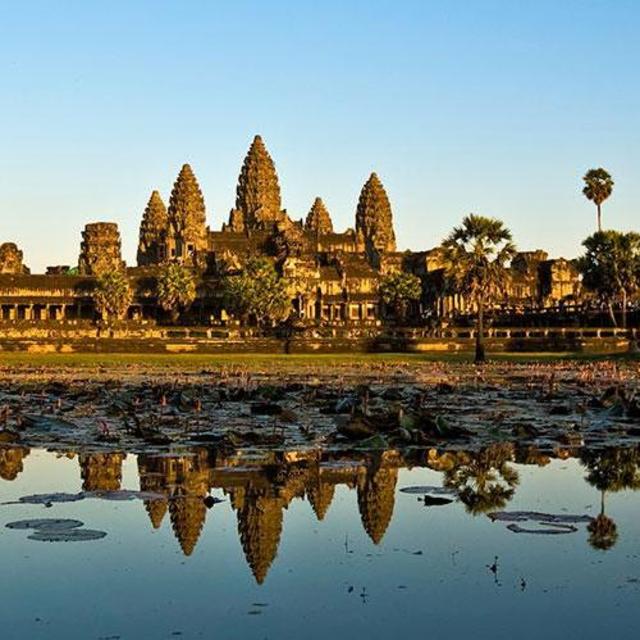 Breakfast outside the West Gate of the Angkor Wat