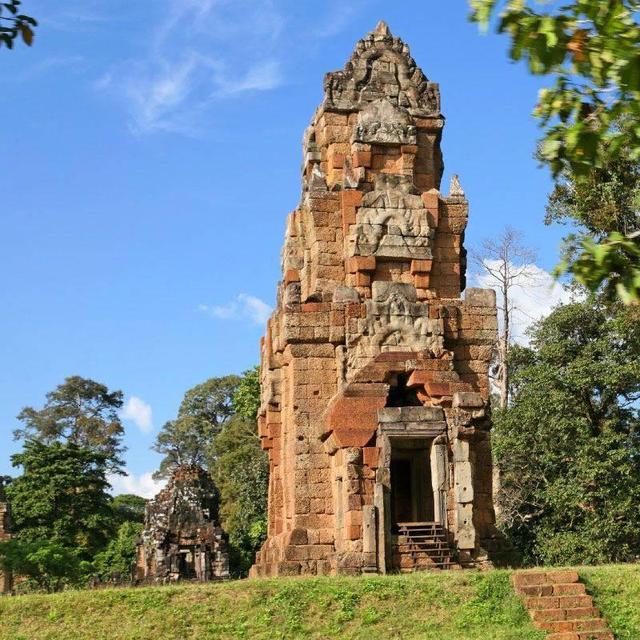 Sunset Visit to the Prasat Chrung Temple