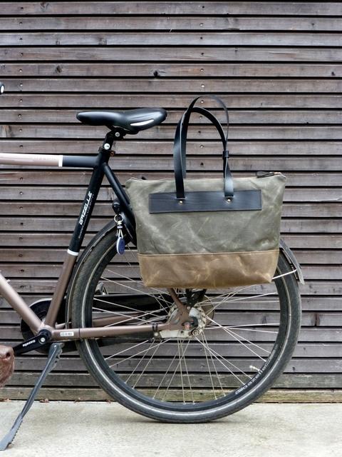 Waxed canvas pannier / bicycle bag with zipper closure / tote bag / bike accessories