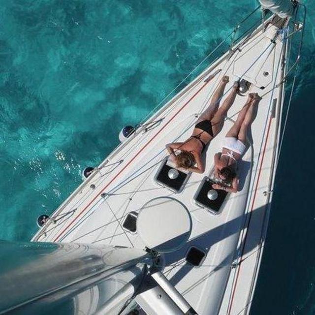 Luxury Sailing to Isla Mujeres