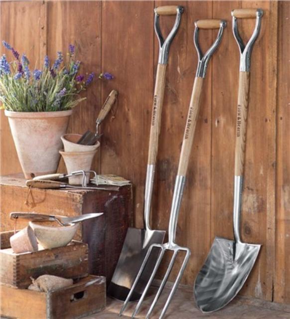 Classic Wood-Handled Garden Tools: Round Point Shovel