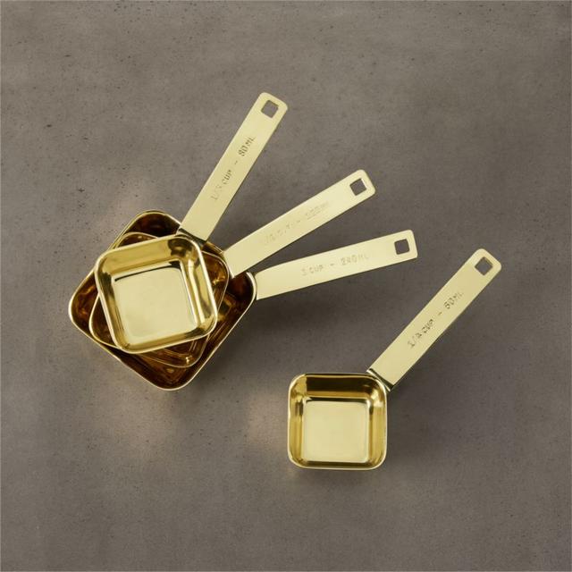 4-piece gold measuring cup set