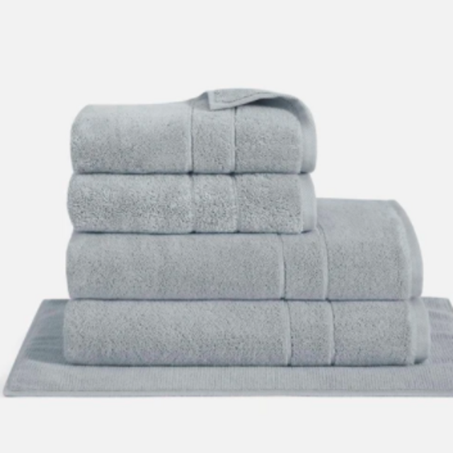 Super Plush Bath Towel Bundle (2 towels, 2 hand towels, 1 mat)