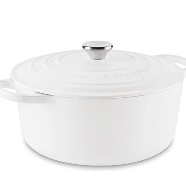 Le Creuset Signature Cast-Iron Round Dutch Oven