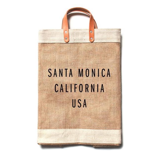 Apolis (uh–paul–is) means “global citizen.”