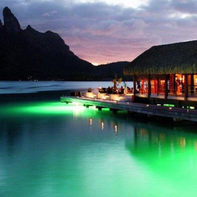 Honeymoon - Dine at The St. Regis Lagoon