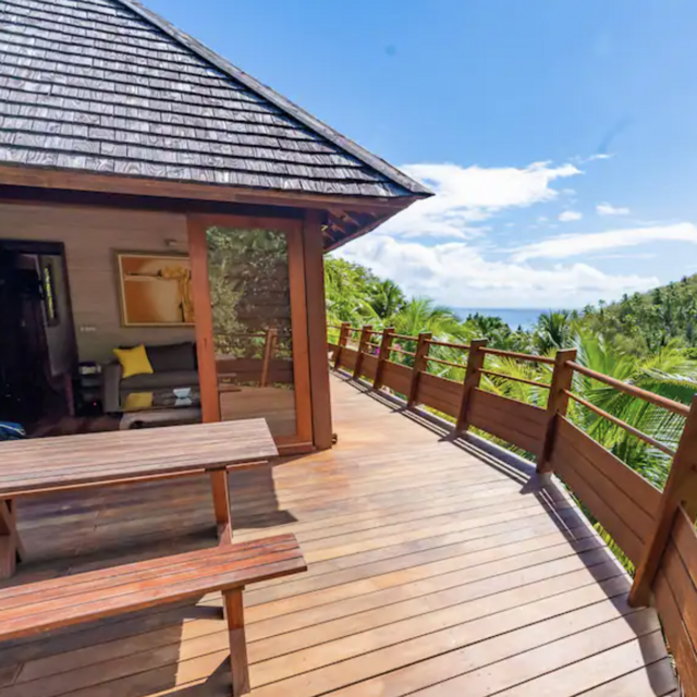One Night at Mo'orea Tree House w/ Hot Tub