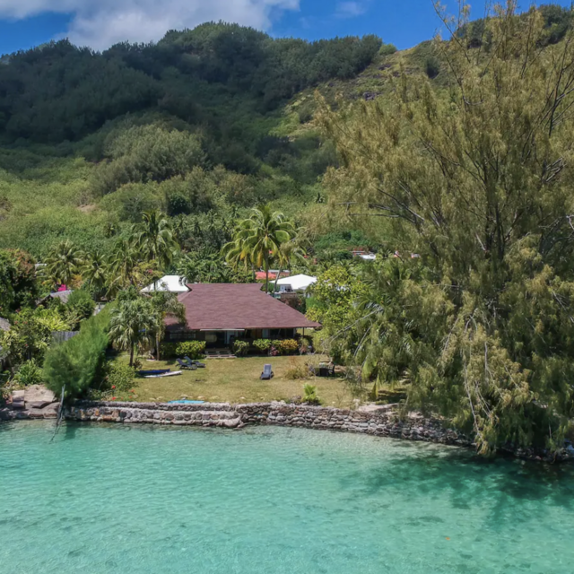 One Night at Mo'orea Beachfront with Kayaks