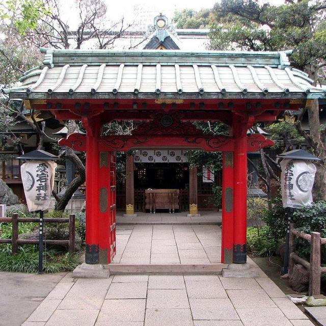Day Trip to a Shrine