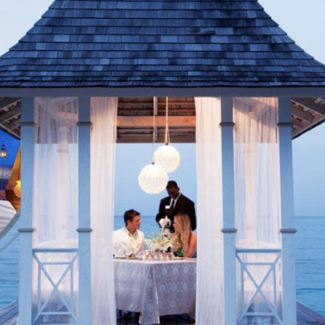 HONEYMOON : Private Sunset Dinner