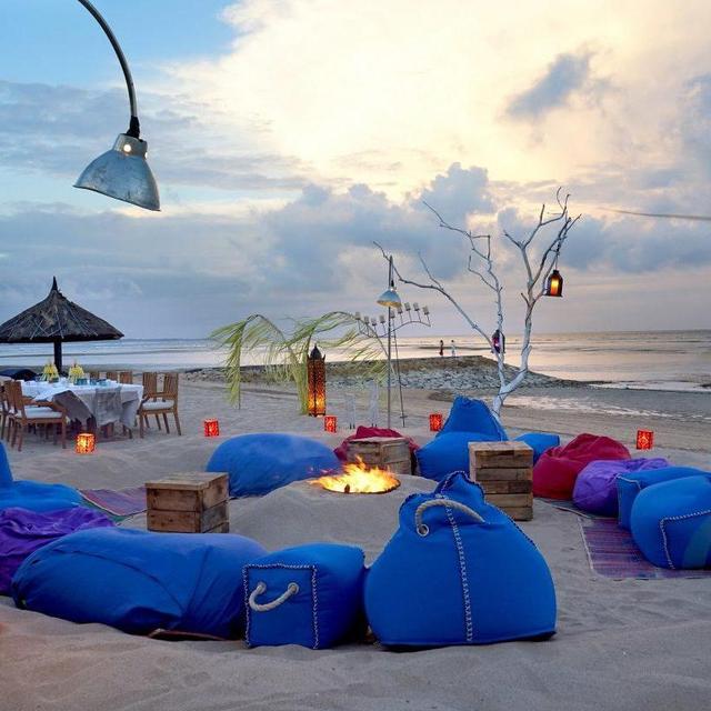 Romantic Beachfront Dining