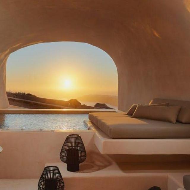 Cave Suite in Santorini