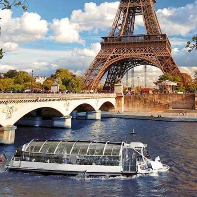 Seine River Cruise + 3 Course Dinner