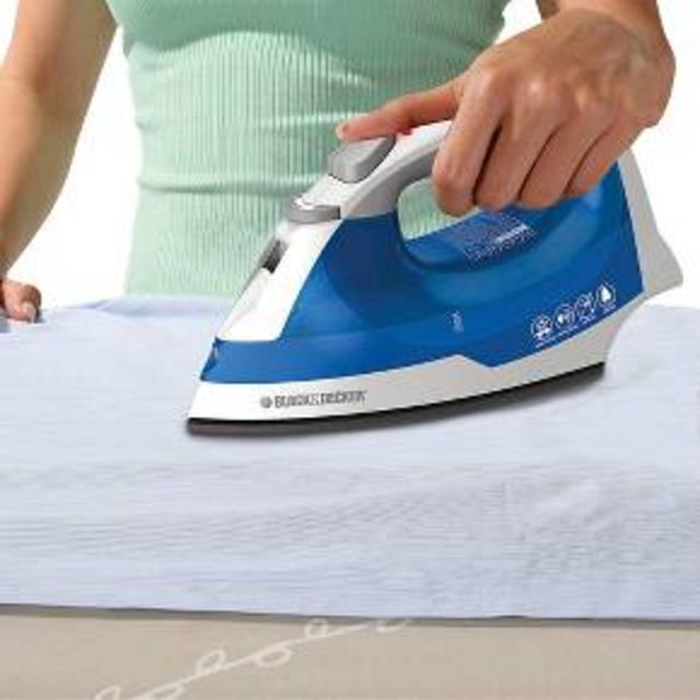 BLACK + DECKER Easy Steam Iron